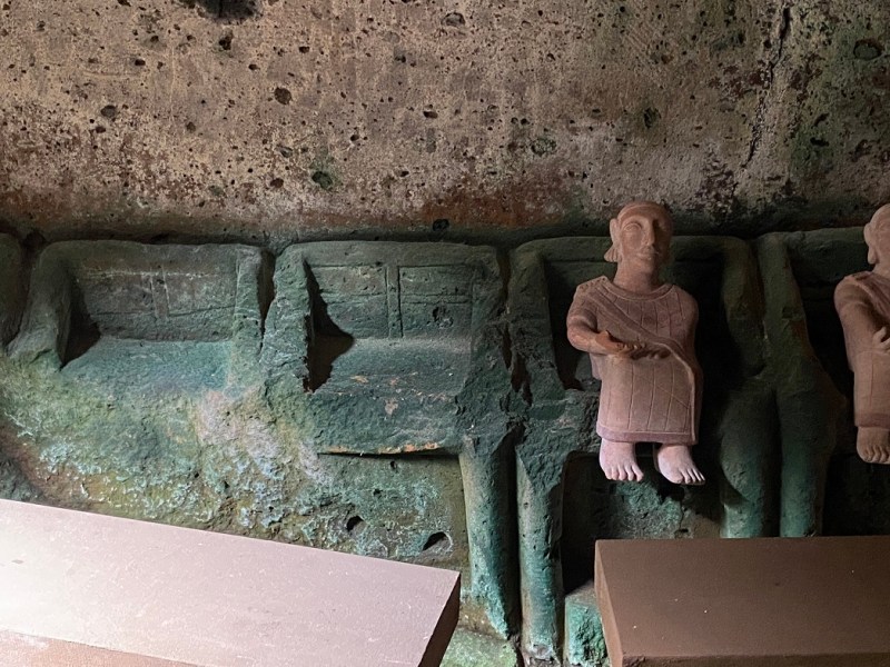 La tomba delle cinque&nbsp;sedie